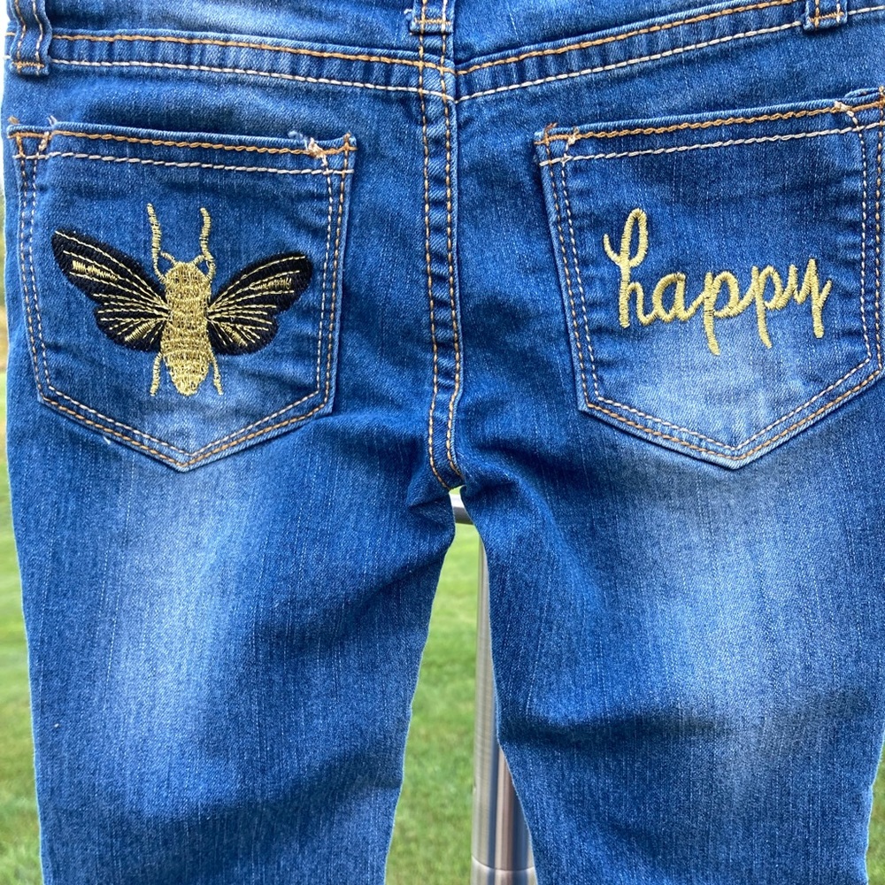 Vigoss: Girls size 4 ‘The Austin’ skinny jeans with ‘Bee happy’ back pockets.
